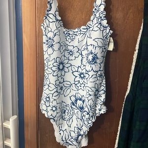 AERIE NWT waffle scalloped one piece swim suit
